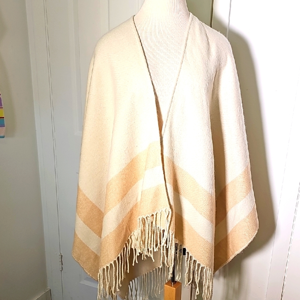 JustFab Cream and Tan Shawl with Fringe. Soft and Cozy. One‎ Size.